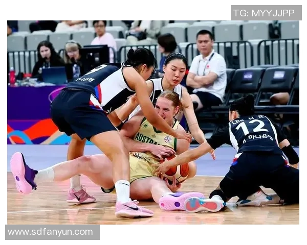 足球明星追逐篮球明星的情感故事与运动场上的友谊碰撞